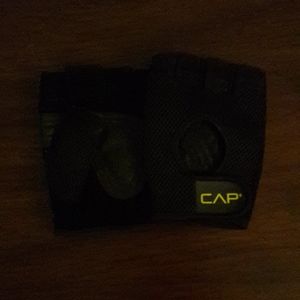 Cap weightlifting gloves